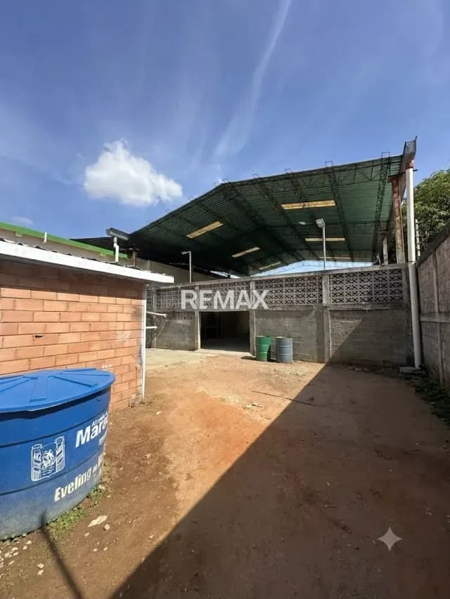 GALPON INDUSTRIAL DE 2 NIVELES EN EL SECTOR EL PEDREGAL, ZONA OESTE