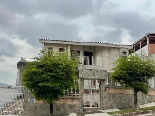 Casa De 350 Mts En La Urbanización Privada Prebo Iii, Excelente Clima
