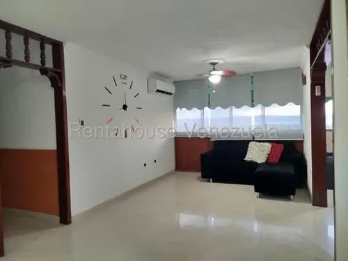 Alquiler De Apartamento Amoblado En Urb. Bosque Alto Av. Fuerzas Aéreas #26-10312 Rm