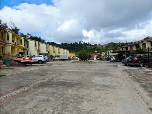 Parcela De Terreno En La Estancia Urb.monteclaro San Diego At