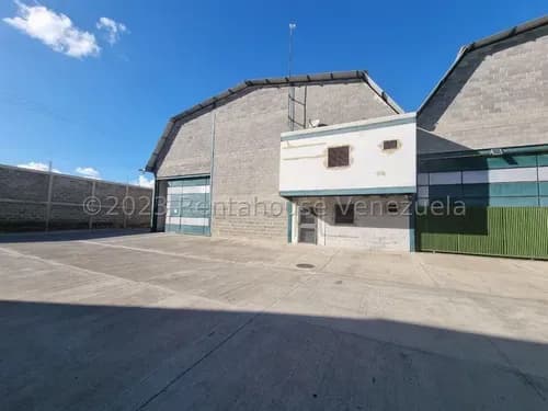 # Espectacular Galpon En Venta, Rafael Gamarra Ofrece, 2b8572, Posee Mas De 600m2 Ubicado En Barquisimeto Zona Industrial Ii, Con Muy Buena Iluminacion, En Optimas Condiciones Contactame!.