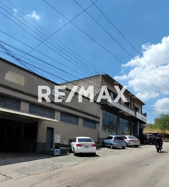 Edificio comercial para concesionario