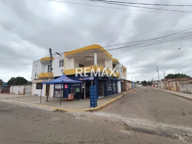 CASA COMERCIAL EN SECTOR RAUL LEONI CERCA DE LA CURVA DE MOLINA