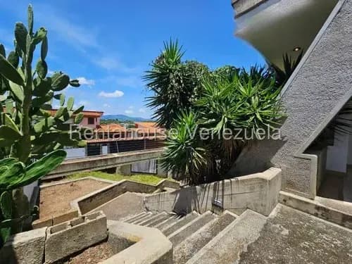 Espectacular Casa De Multiples Ambiente A La Venta En Cumbres De Curumo. Mls #26-5869. K.o.