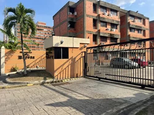 Apartamento Naguanagua Los Guayabitos Res. Bayona, Piso Bajo , Semi Amoblado, Excelente Ubicación Clientes Compradores Directos