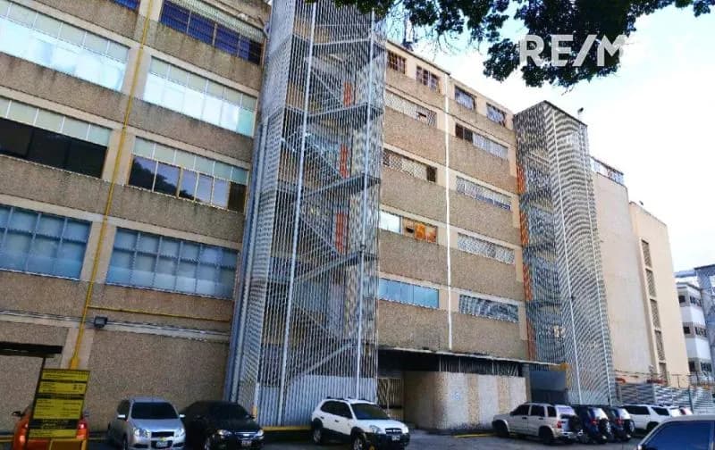 Oficina en Alquiler Urb Los Ruices, 581,86MT2. 25-128