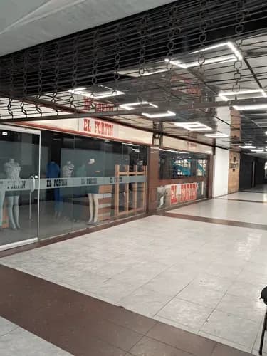 En Alquiler Local En La Urbina Con Una Extraordinaria Ubicación. Solo Cliente Directo. (e.c)