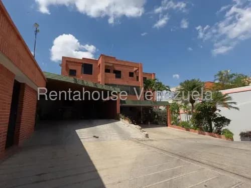 Daniela Linarez Vende Apartamento Dúplex Con 5 Habitaciones, 5 Baños, Terraza, Bar, Bella Cocina, Planta Eléctrica, Ubicado En El Pedregal Barquisimeto
