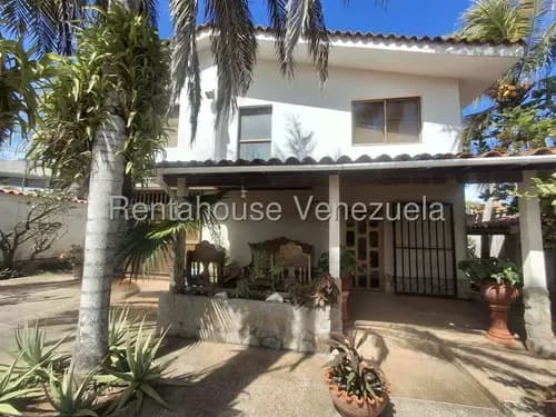 Casa En La Mira A Pocos Metros De La Emblematica Playa El Agua.jmpf
