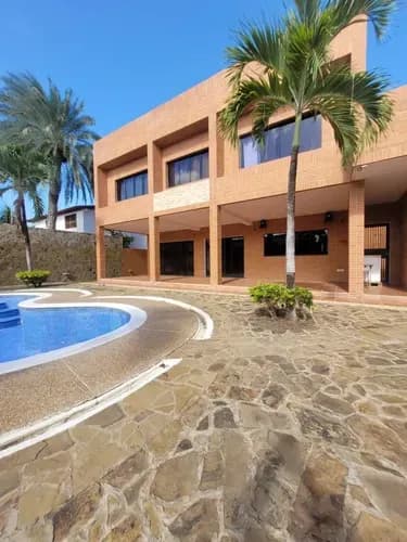 Hermoso Town House En Margarita Urb Jorge Coll/ 6h 5b 4 Pde Piscina/ ***solo Cliente Directo Mt