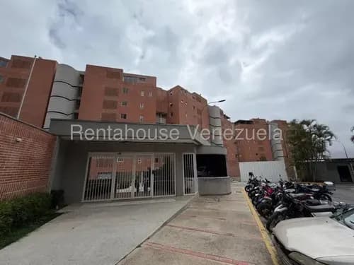 En Venta Hermoso Apartamento Remodelado En Los Samanes. Ys12621282