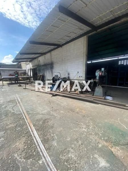 En Venta Galpón en Zona Industrial I