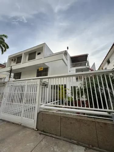 Oportunidad De Inversión Amplia Apartoquinta En Venta Con Anexo Independiente Urbanización Prebo, Valencia Mc-ind