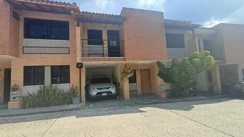 Tibisay Rojas Alquila Townhouse En Resd. Monte Libano, Urbanizacion Mañongo Cod. 309320