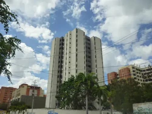 Karen Burgos Vende Amplio Y Cómodo Apartamento En La Mejor Zona Del Este De Barquisimeto, Cómodas Habitaciones, Cocina Empotrada Con Tope De Granito,