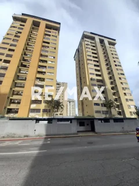 ALQUILER DE ANEXO EN LOS SAMANES, URB. GUAICAY