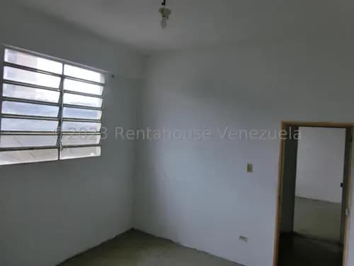 Me 24-6361 Local Comercial En Alquiler En San Martín Dentro Del Edificio Pb