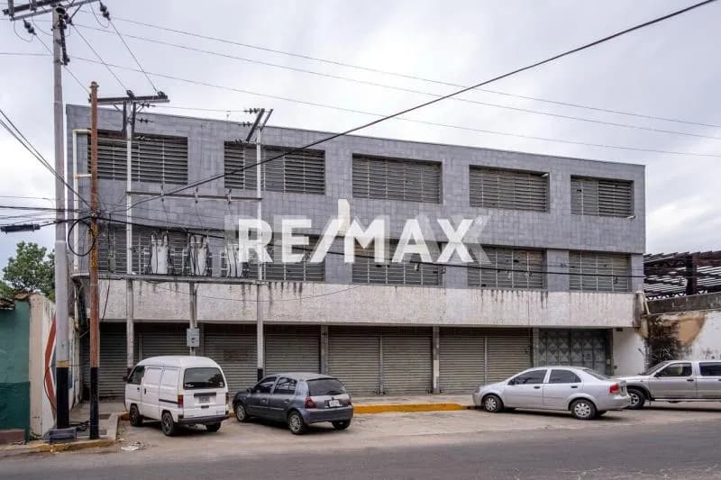 Venta de Edificio Comercial Av. La Michela