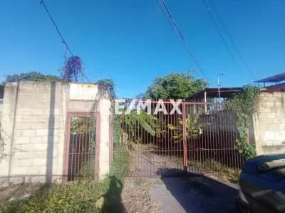 ¡Oportunidad Única de Inversión en Charallave! Terreno con Gran Potencial de Expansión.