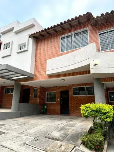 Jhonny Vende Townhouse 159 M2 Res. Bugambilia Mañongo Naguanagua Vigilancia 24h Amoblado Gas Directo Vp