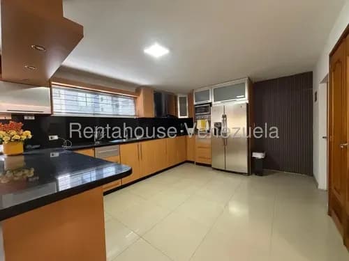 Luz Cardona 617799 Penhouse Amoblado, Con Excelente Distribución, Dos Plantas. Planta Baja; Cocina, Sala, Cuarto De Lavado, Baños Y Habitación De Servicio. Segunda Planta; 3 Habitaciones Y Dos Baños L