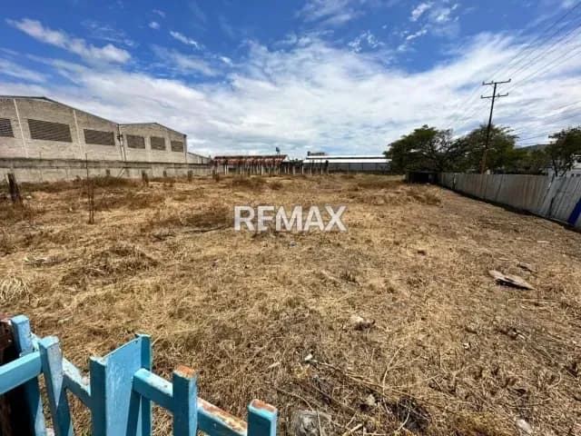 Terreno comercial en venta en Av Michelena