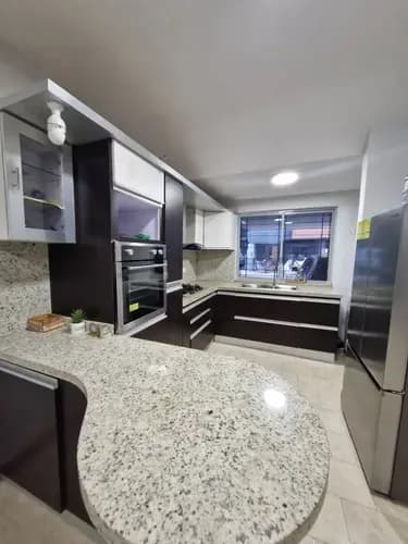 Townhouse En Venta Resd. Villas De Santa Cruz - San Diego, Planta Eléctrica Al 100% Vigilancia 24/7, Cercado Eléctrico, Piscina Y Fácil Acceso A La Av. Don Julio Centeno. Dapo