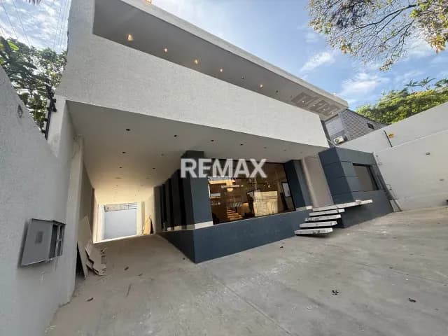 Casa Comercial San Roman a Estrenar • 420m • 10 Est