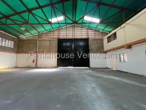 Daniela Linarez Alquila Imponente Local Comercial De 1000m2 Con 2 Oficinas, Amplia Mezzanina, Ubicado En Zona Industrial 2 Barquisimeto
