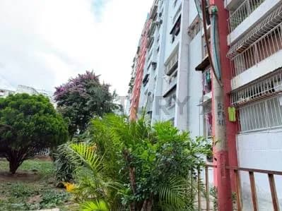 Apartamento Remodelado en Caricuao UD-3 | 82,35 m² | Piso Bajo | Etiqueta Verde