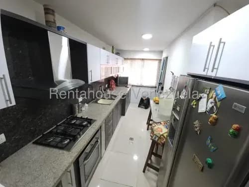 Tg Apartamento En Venta En Los Dos Caminos, Con Fácil Acceso, Moderna Cocina, Linda Vista 26-16510