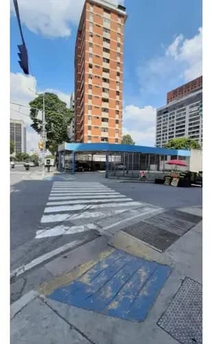 Galpón / Local En Venta - Av. Libertador