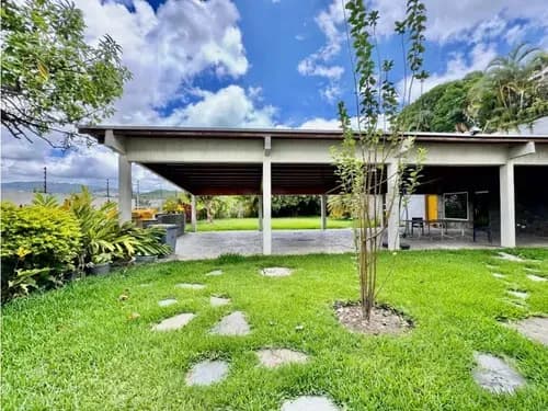 Se Vende Casa 700m2 3h+anexo/20p Cumbres De Curumo