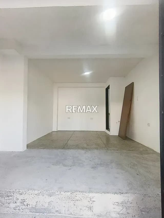 Local comercial en el oeste Urbanización obelisco