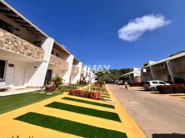 MODERNO Y EQUIPADO TOWNHOUSE EN EL SALADO, EL LA URB JARDINES DE GUAYAMURI