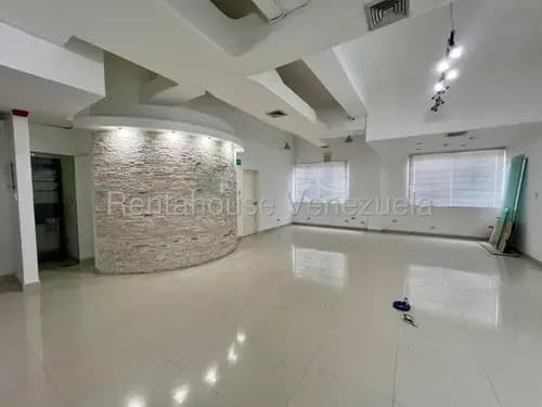 ¡haz Crecer Tu Negocio En Grande! Oficina De 126 M2 En El Cc Patio Trigal, Con 2 Baños, Sala De Reuniones, Área Para Kitchenette Y Aire Acondicionado Central.