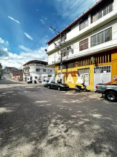 SE ALQUILA LOCAL COMERCIAL EN LA GUACARA