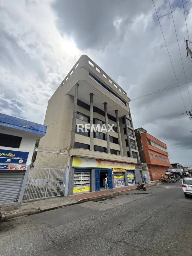 En Alquiler 2da Planta del Centro Comercial MASCOLO.