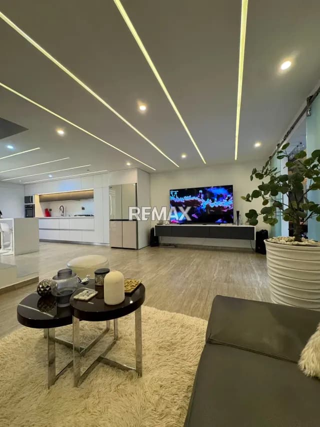 En venta moderno Townhouse amoblado y equipado en Tazajal