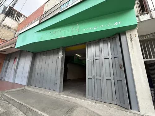 Alquilo Local Comercial A Pie De Calle, En La Calle Sucre Del Pueblo De Baruta, Diagonal A La Alcaldía Y Media Cuadra De La Estación De Servicio.