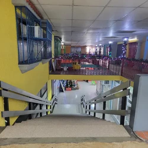 Marina Alquila Local En Torre Valencia. Av. Bolivar Norte. Valencia. Edo. Carabobo. Pll-376 (sólo Clientes)