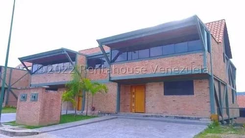 Townhouse En Venta El Hatillo Mls# 23-27122 Gn