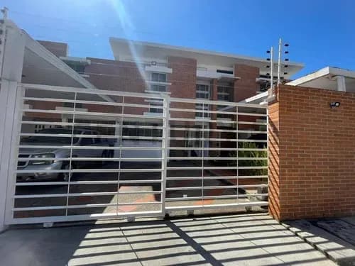 En Venta Hermoso Town House En Mañongo