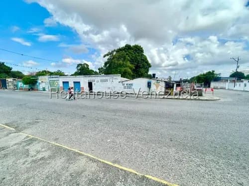 Venta Casa Esquina Comercial Con 572,93 M2 De Terreno En La Calle Principal De La Mata Cabudare,lara Rc