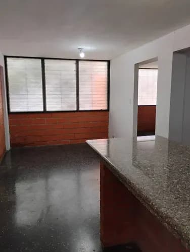 Mc Se Alquila Apartamento Urb. Las Chimenea Res. Pedregal