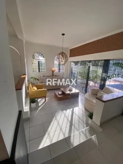 SE VENDE CASA EN COLINAS DEL MANZANO