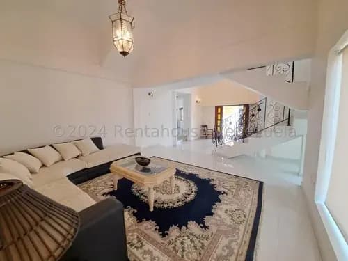 Casa En Venta Hermosa, Familiar Tipo Mediterraneo En Altos De Guataparo Valencia, Diana C 25-16262
