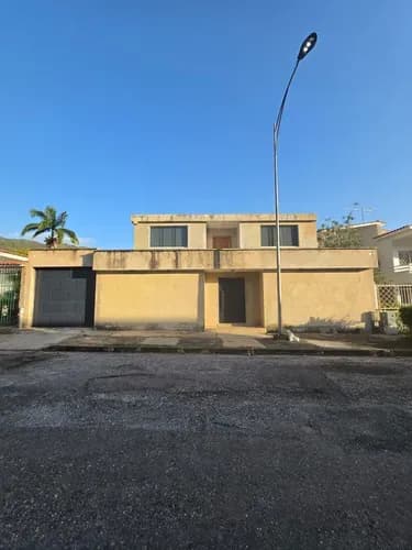 Momentum Casa De 2 Niveles En Venta Ubicada En La Urb Trigal Sur Valencia Edo Carabobo