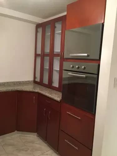 Vende Moderno Penthouse Ubicado En Ciudad Alianza Res Parque Bolívar Cuenta Con 242 Mts2 Planta Baja 2 Habitaciones Amplias Cada Una Con Closet Y Una Posee Baño. 2 Baños Con Pareduche Cocina Con
