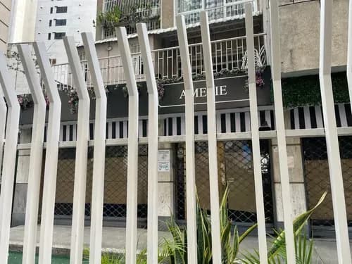 Alquilo Local Comercial De 200m2 En Los Palos Grandes